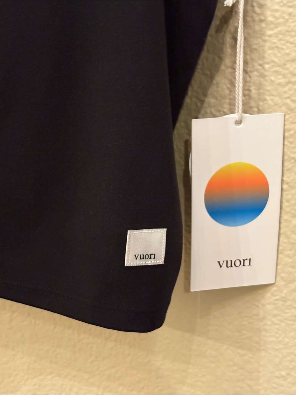 NWT~VUORI Women Black Padded AllTheFeels Cropped Tank 2.0 Size Small - Picture 3 of 7